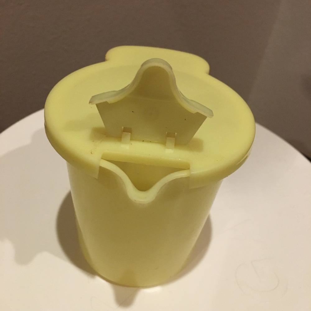 Vintage Tupperware creamer- mint condition. It appears to be new. Collectible